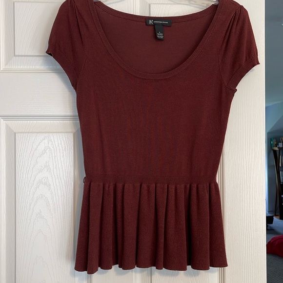 Women’s scoopneck short sleeve peplum rust sweater - Picture 1 of 4